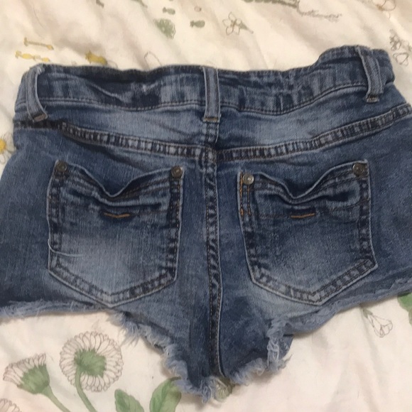 Dark wash stretchy denim shorts - Picture 2 of 3